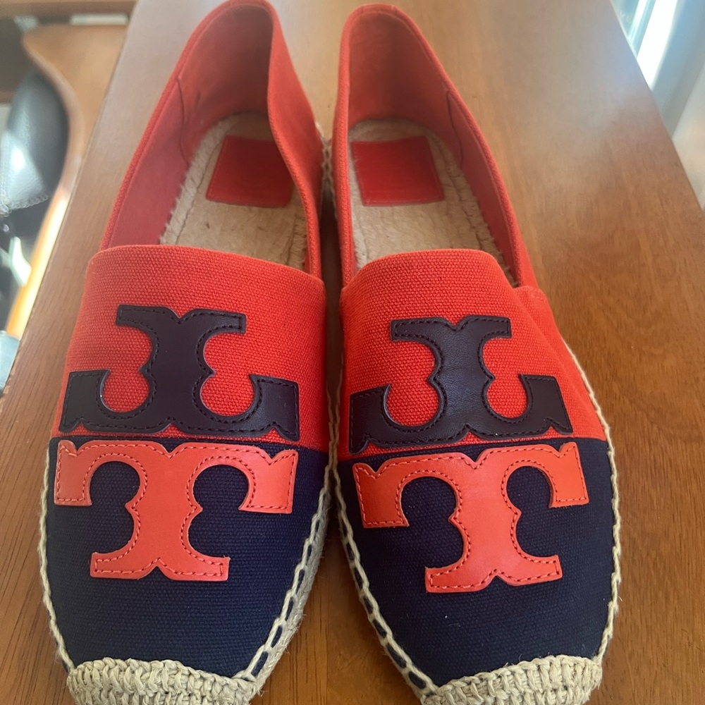 Tory Burch Women's Loafers in Navy and Red
